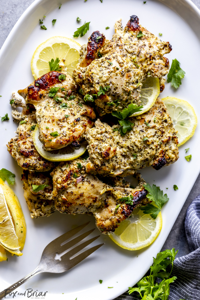 OVEN BAKED GREEK CHICKEN THIGHS RECIPE - DELISH28.COM