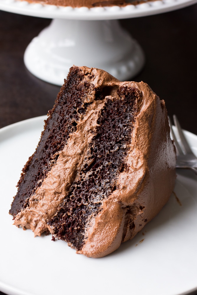 THE BEST VEGAN CHOCOLATE CAKE - Delish28